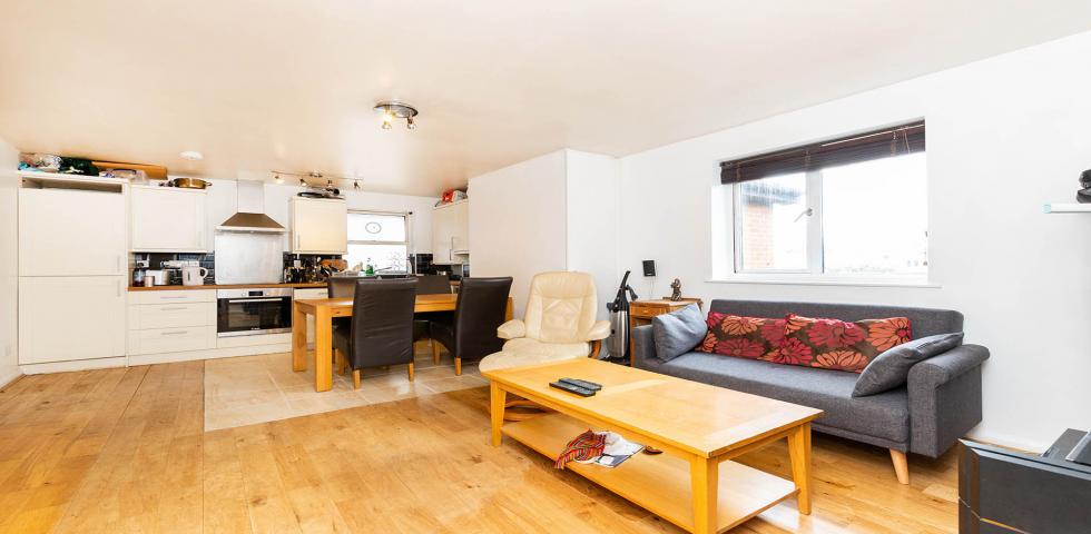 			2 Bedroom, 1 bath, 1 reception Flat			 West End Lane, WEST HAMPSTEAD